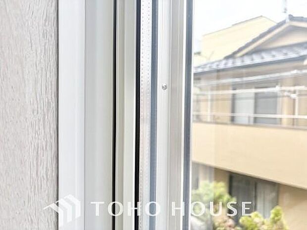 複層ガラスは結露を抑えたり、遮音にも効果を発揮します。