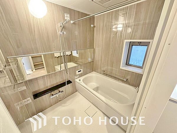 心地よいバスタイムを演出する浴室はゆとりあるサイズを採用。