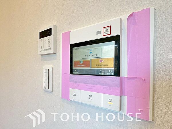 誰が来てもわかる様にモニター付きインターホンを設置。家事導線を考慮した個所に設置し、防犯性と利便性に優れ快適と安らぎを合わせた優しい設計。