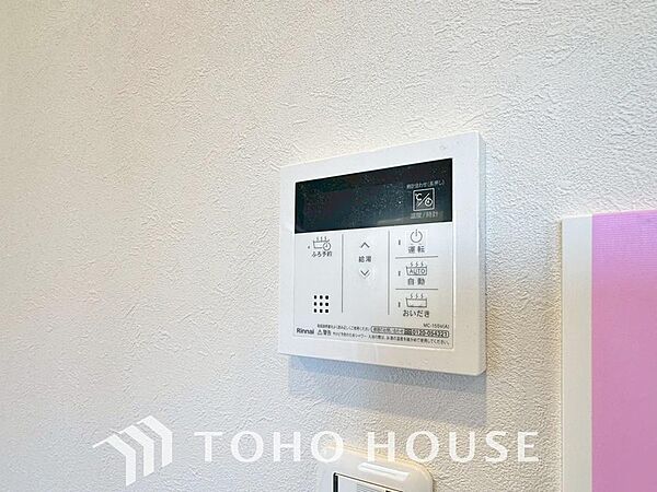 スイッチ1つで一定量の湯を浴槽に張ったり、保温や追い焚きをすることができる機能は何かと便利。