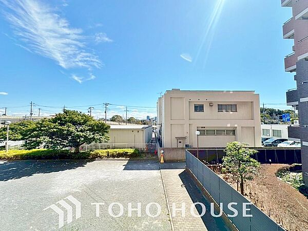 その豊かな眺望にふさわしい空間には、通風　採光にも優れ、心地よい光と風があふれています。