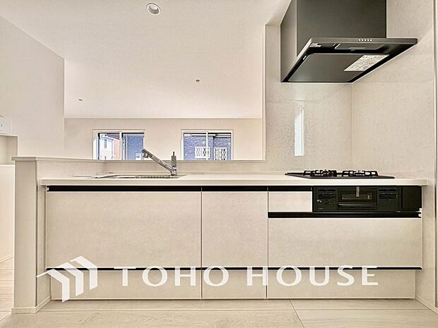 広々キッチンを採用。みんなで作った料理を召し上がりながらの会話は、どのような物になるのでしょうか。