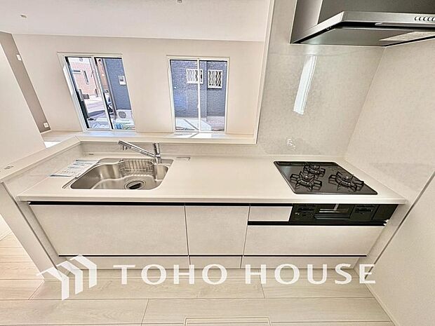 美しく使いやすいキッチン空間。優しい温もりを醸し出すキッチンは料理の為の配慮を随所に注ぎました。