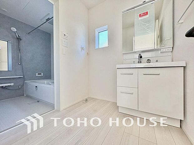 収納もさる事ながら、朝の慌ただしい時間もホテルライクなスペースで余裕とゆとりを感じて頂けます。