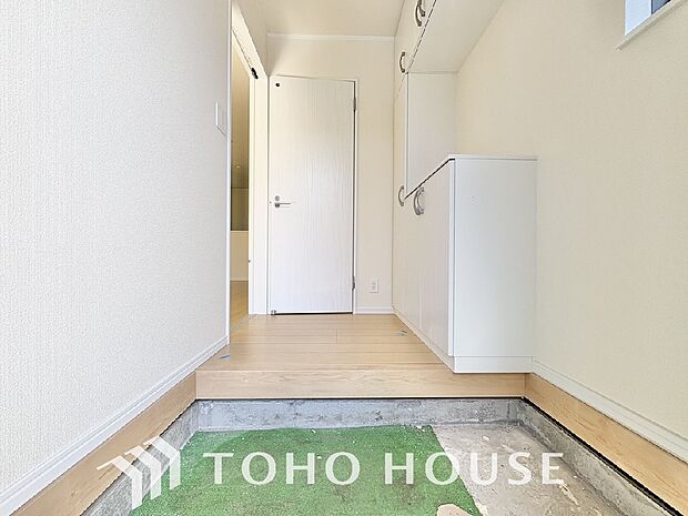 毎日みんなを見送り、そして迎え入れる場所だから。帰りたくなる家をテーマに設計した、自慢の玄関です。