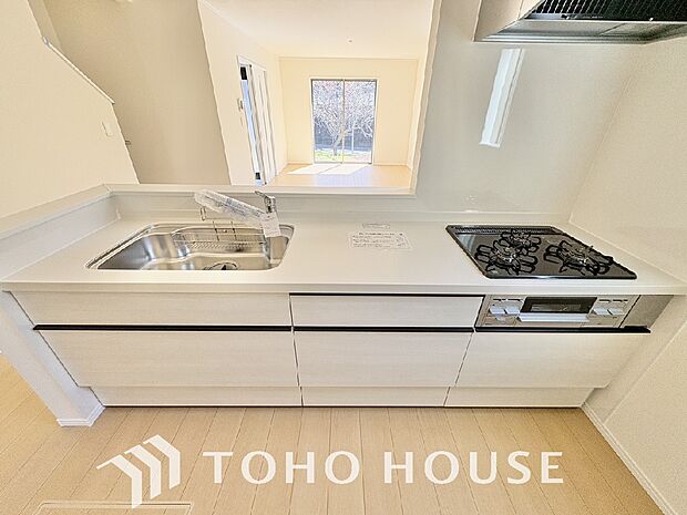 充実した収納スペースを搭載したシステムキッチンは、日々の家事がはかどります。