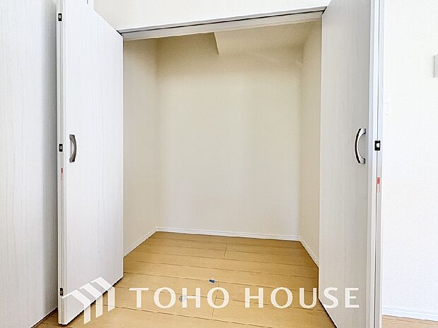 少しでも空いているスペースを収納にすることで、無駄のない空間を演出しております。