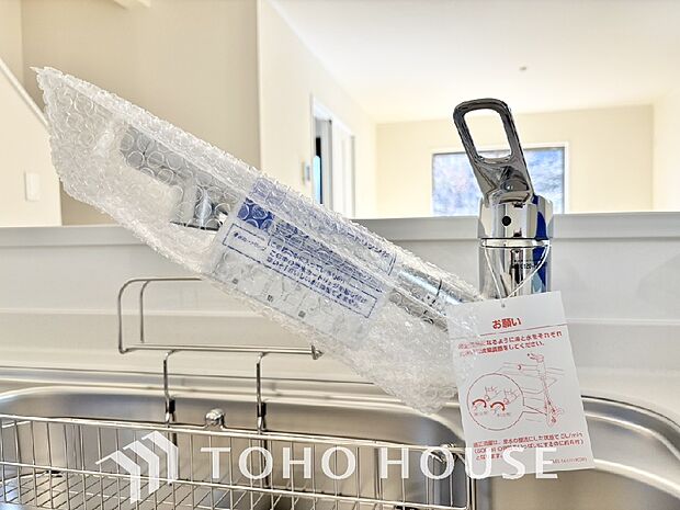 安全でおいしい水を手軽に。ボタンひとつで浄水と原水に切り替えられる浄水器一体型水洗を使用。