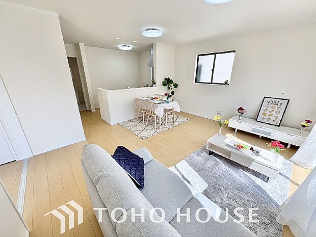 広いLDKでは家族が集まり一緒の時間を過ごせる工夫がされております。