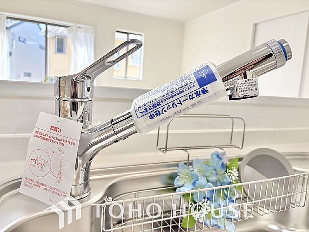 安全でおいしい水を手軽に。ボタンひとつで浄水と原水に切り替えられる浄水器一体型水洗を使用。