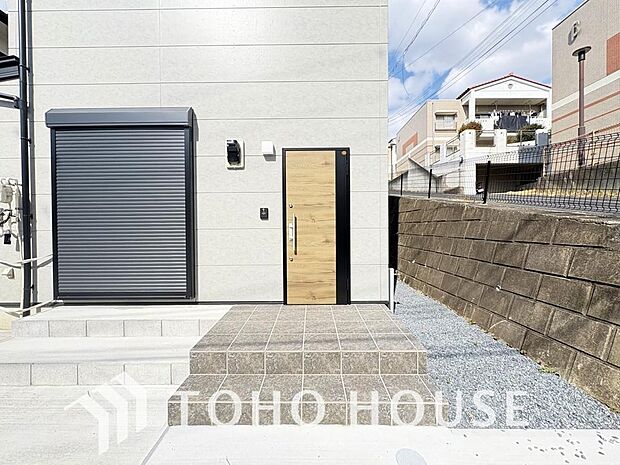 広々した玄関スペースはベビーカーも楽々置けるゆったりスペースが魅力です。