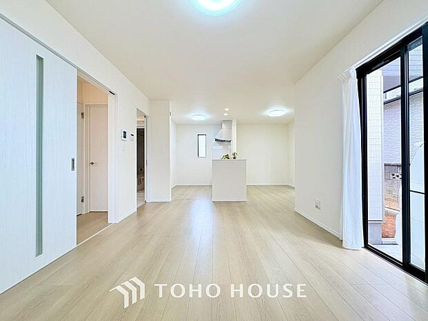 造りこんだ空間演出の妙が生み出す光と質のハーモニーはこの住宅のクオリティの良さを実感させてくれます。