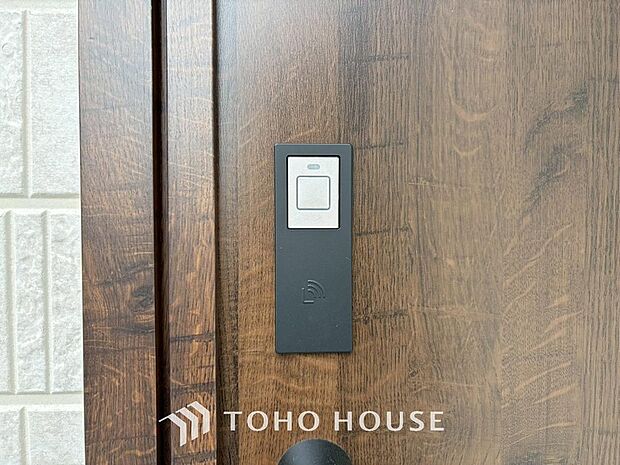 防犯対策への意識が高まっている最近では、補助錠として鍵穴のない電子錠を選ぶ方も増えています。