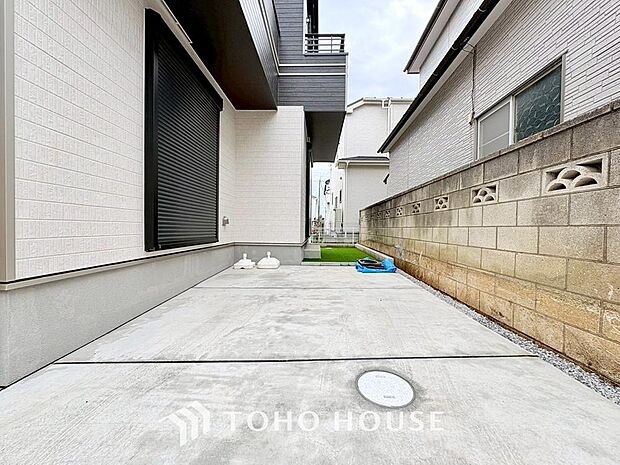 台風などの激しい雨風からお家を守るのはもちろん、空き巣対策などの防犯抑止や防音にも効果を発揮します。