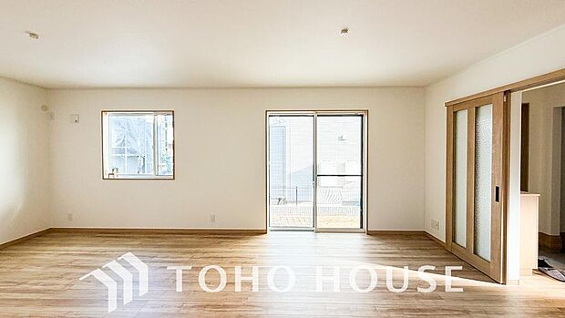 作り手の「気持ちの良いリビングでお過ごししていただきたい」という思いを感じさせます。