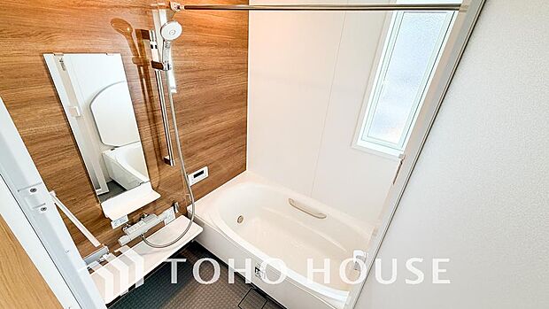 心地よいバスタイムを演出する浴室はゆとりあるサイズを採用。