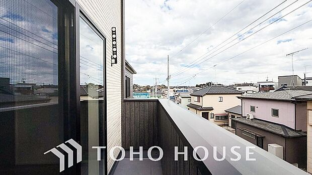 太陽に愛された邸は、陽当り、通風に優れた魅力的で快適さを追求した邸宅です。