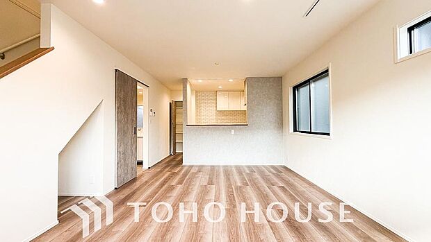 作り手の「気持ちの良いリビングでお過ごししていただきたい」という思いを感じさせます。