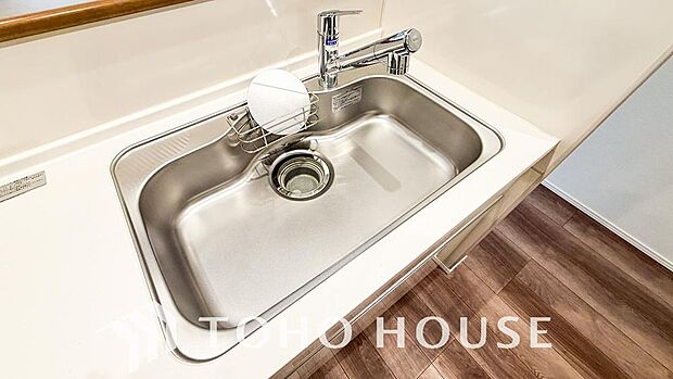 ワンタッチで浄水と原水を切り替えできる浄水器一体型水栓は水道水に含まれる有害物質を除去してくれます。