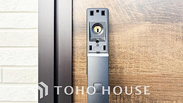 ICチップを用いたカードキー等で玄関扉の施錠＆解錠が出来る設備。最近は鍵穴の無いドアも増えてます。