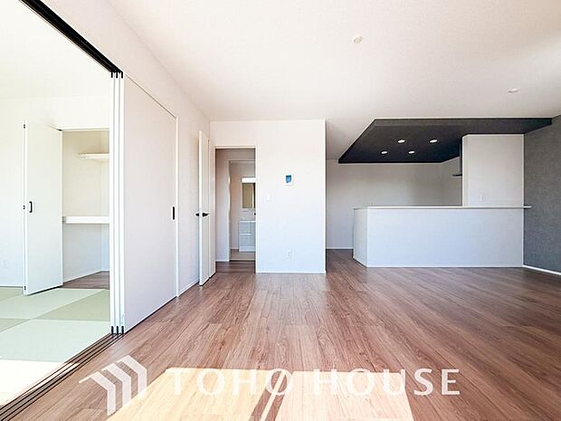 造りこんだ空間演出の妙が生み出す光と質のハーモニーはこの住宅のクオリティの良さを実感させてくれます。