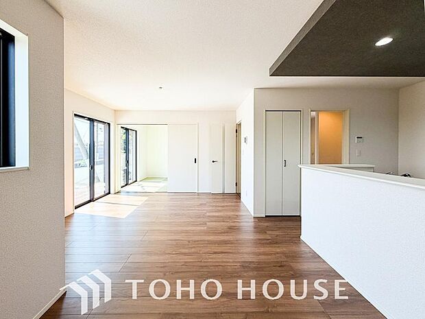 作り手の「気持ちの良いリビングでお過ごししていただきたい」という思いを感じさせます。