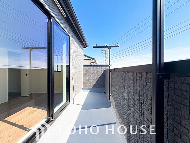 太陽に愛された邸は、陽当り、通風に優れた魅力的で快適さを追求した邸宅です。