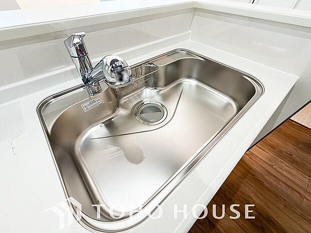 ワンタッチで浄水と原水を切り替えできる浄水器一体型水栓は水道水に含まれる有害物質を除去してくれます。