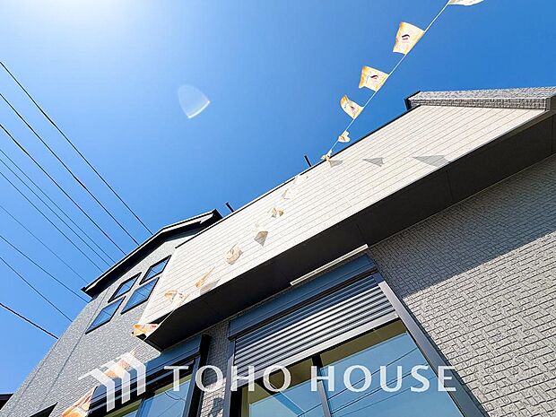 台風などの激しい雨風からお家を守るのはもちろん、空き巣対策などの防犯抑止や防音にも効果を発揮します。