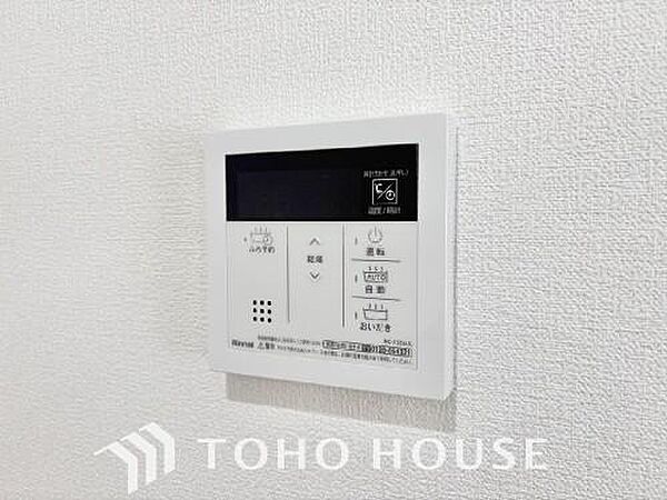 スイッチひとつで、自動のお湯張りから保温、追い焚きまでこなす便利なオートバス機能。忙しい毎日でも、ボタンを押すだけでいつでも適温の湯船に浸かることができ、一日の疲れを癒やす快適なバスタイムを叶えます。