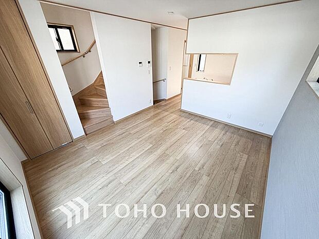 爽やかな通風と採光を存分に感じる事が出来る空間。毎日の暮らしに癒しをもたらす居心地の良いリビング。