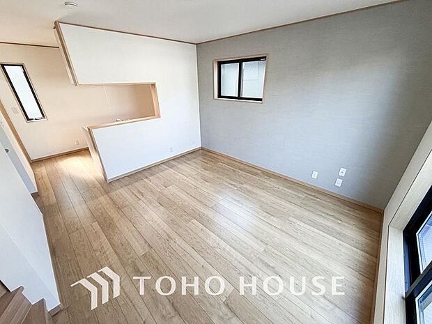 広々としたLDKは、家族が自然に集まりやすく、一緒に過ごす時間を楽しめる工夫が施されています。