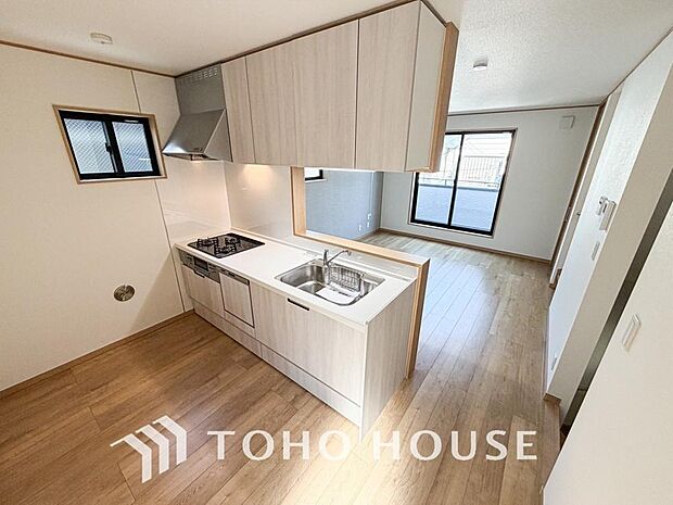 心温まるくつろぎを楽しめるリビングは、静かで落ち着いた癒しの空間となり、家族とゆったり過ごせます。