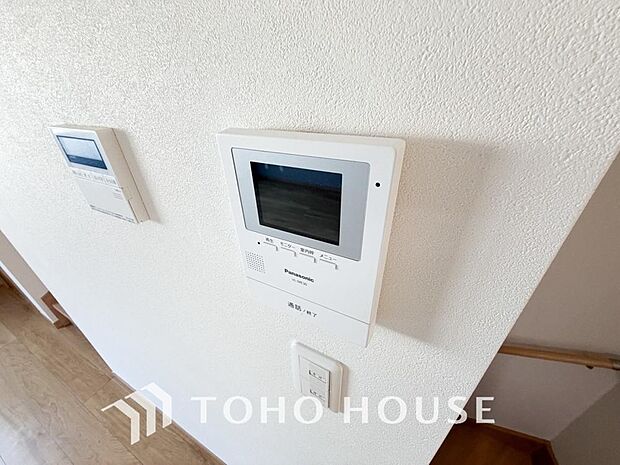 「見える安心」を実現するために、誰が訪れてもすぐにわかるようモニター付きインターホンを設置しました。