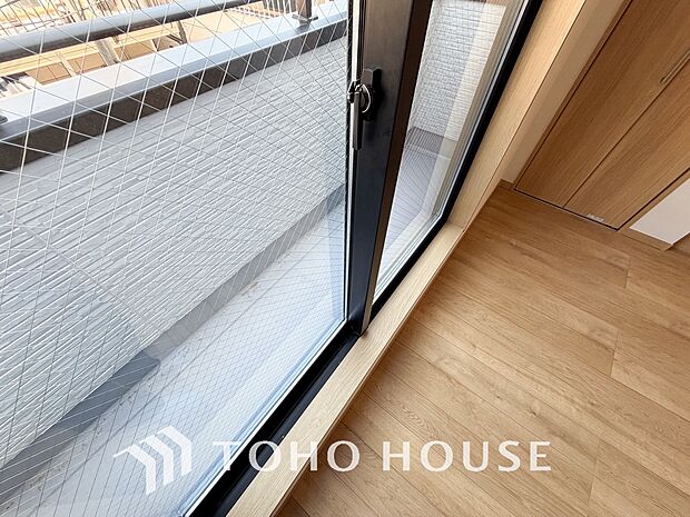 複層ガラスは結露を抑えたり、遮音にも効果を発揮します。