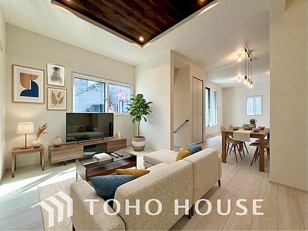 リビングも広く設け、訪れる人々を暖かく迎えてくれます。