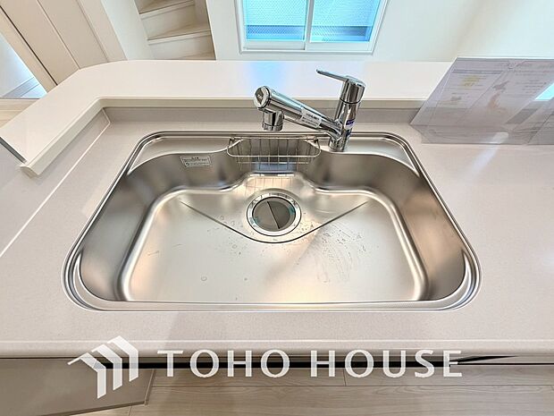 安全でおいしい水を手軽に。ボタンひとつで浄水と原水に切り替えられる浄水器一体型水洗を使用。