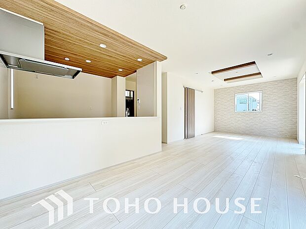 造りこんだ空間演出の妙が生み出す光と質のハーモニーはこの住宅のクオリティの良さを実感させてくれます。