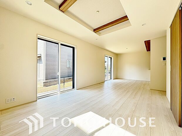 心温まるくつろぎを楽しめるリビングは、静かで落ち着いた癒しの空間となり、家族とゆったり過ごせます。