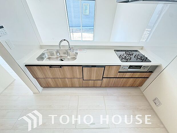 充実した収納スペースを搭載したシステムキッチンは、日々の家事がはかどります。