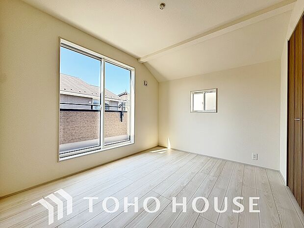 白を基調とした室内は、明るい住空間を造り出すだけでなく、清潔感をもたらしてくれます。