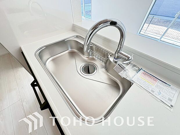 浄水と原水をボタン一つで切り替えられる浄水器一体型水洗。近年主流になりつつある人気の設備です。