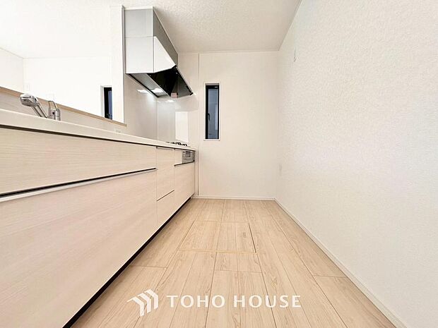 広々キッチンを採用。みんなで作った料理を召し上がりながらの会話は、どのような物になるのでしょうか。