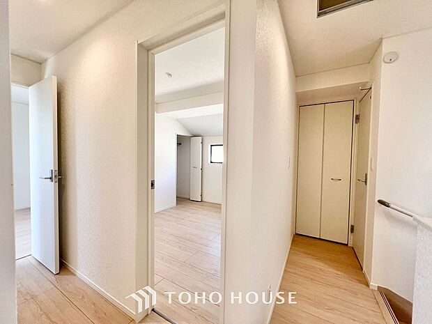 ホワイトナチュラルのテイストが、自然体で過ごせる心地良さ生み出しています。