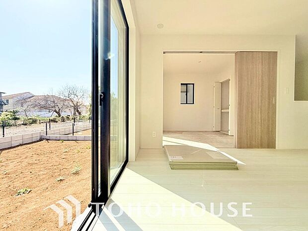 「居心地の良い我が家」一日の中で多くの時間を過すことになるリビングダイニングだからこそ、いつも穏やかな空間であることが必然。爽やかな通風と採光を存分に感じる事が出来る空間です。