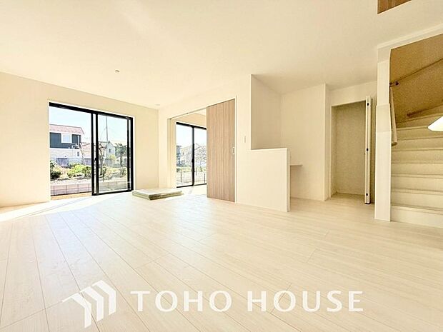 作り手の「気持ちの良いリビングでお過ごししていただきたい」という思いを感じさせます。