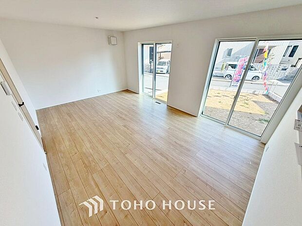 朝は爽やかな日差しを浴びながら、家族みんなでおいしい朝食。昼下がりにはのんびりと過ごすひと時。