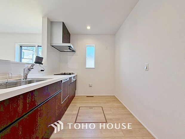 充実した収納スペースを搭載したシステムキッチンは、日々の家事がはかどります。