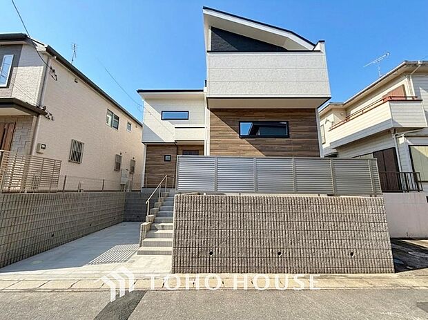 四季折々の変化を楽しめる心地よい場所。時間の経過と共に味わいが出る素敵な空間へ。