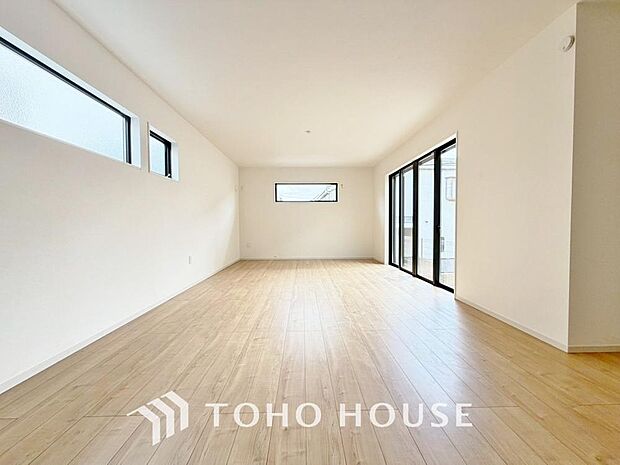 光と風があふれる開放的なリビングダイニングには自然と家族みんなが集まってきます。